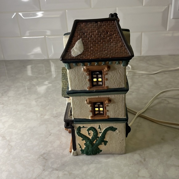 VIntage O'Well Dickens Keepsake Porcelain Post Office 1993 lighted - Picture 2 of 5